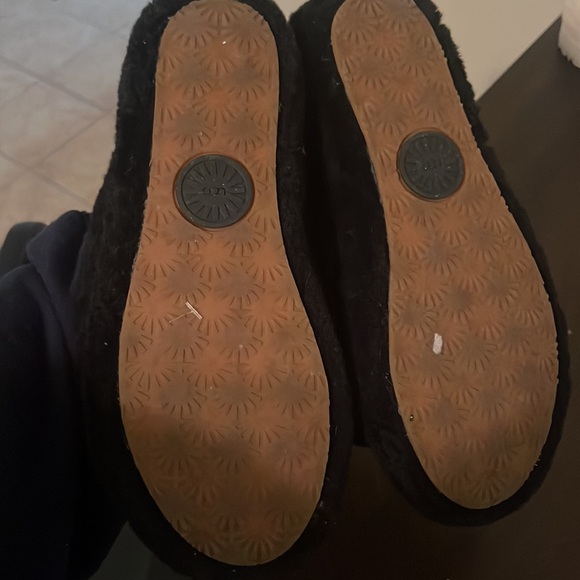 Uggs 
Only worn 2 times in house. Great condition - Picture 4 of 4